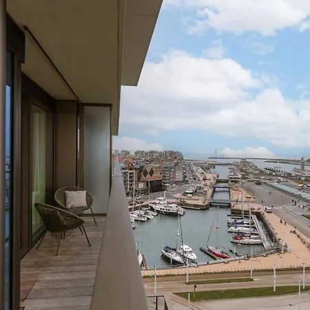 Huswell - Stylish With Harbour View Apartment