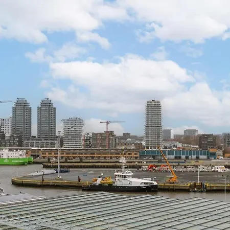 Huswell - Stylish With Harbour View Apartment *