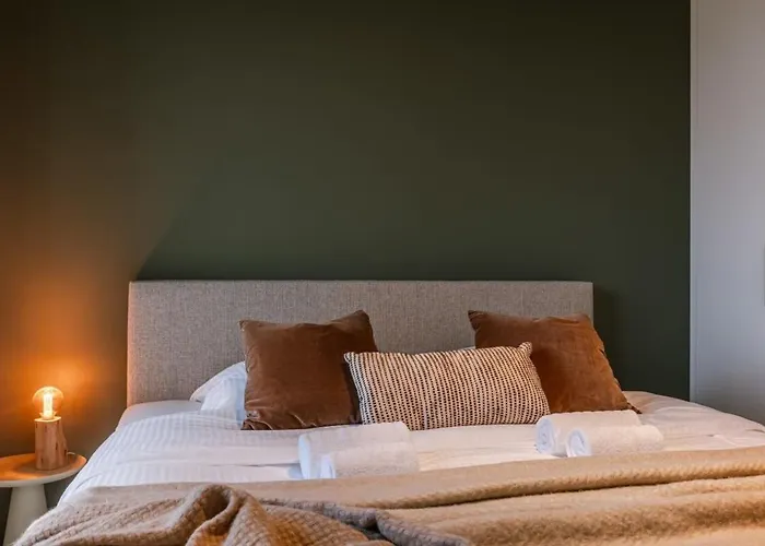 Huswell - Stylish With Harbour View Apartament