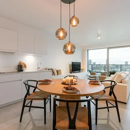 Апартаменти Huswell - Stylish With Harbour View