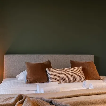 Huswell - Stylish With Harbour View Apartman